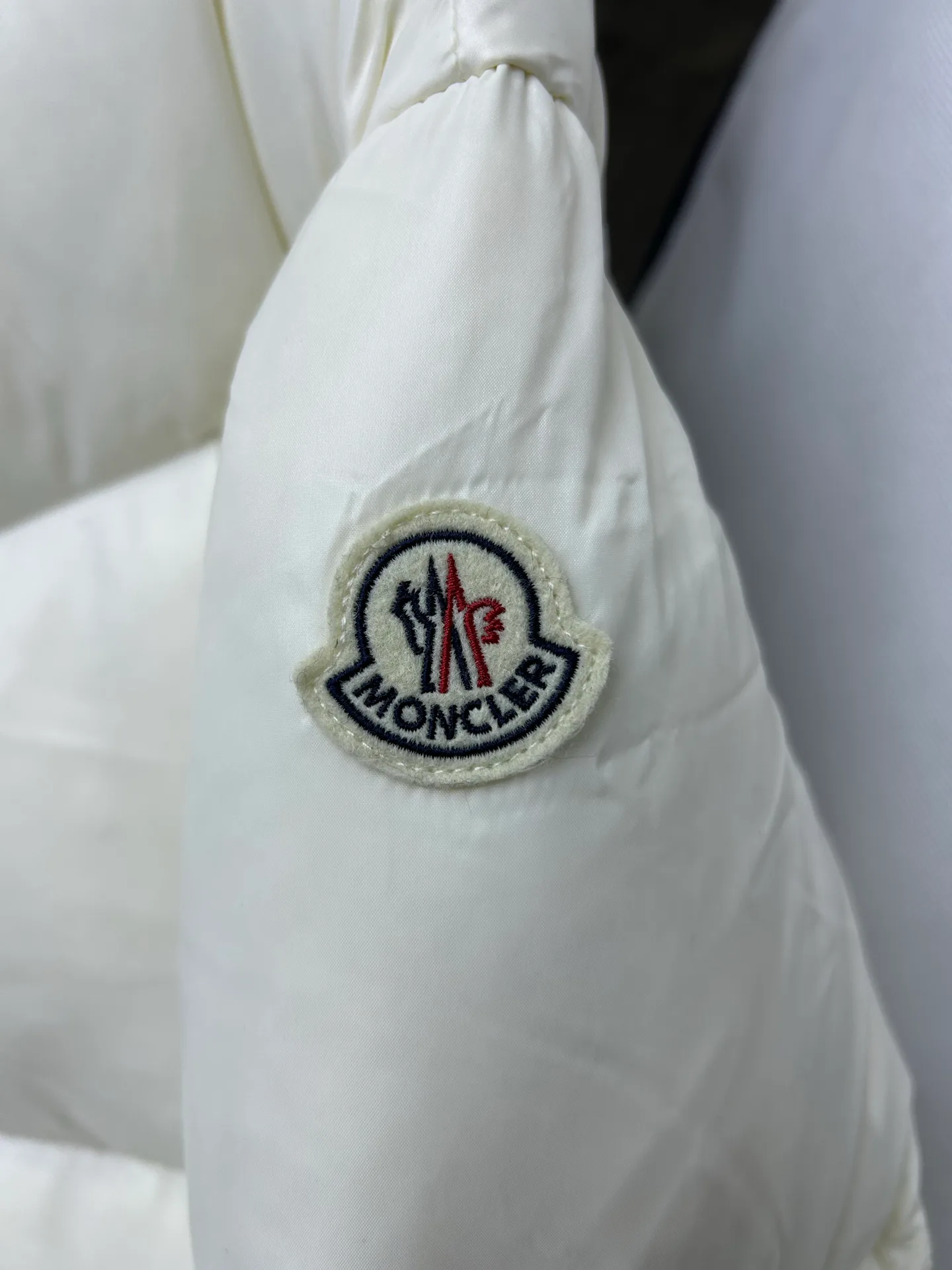 Women's Jackets And Down Jackets MONCLER 17964477