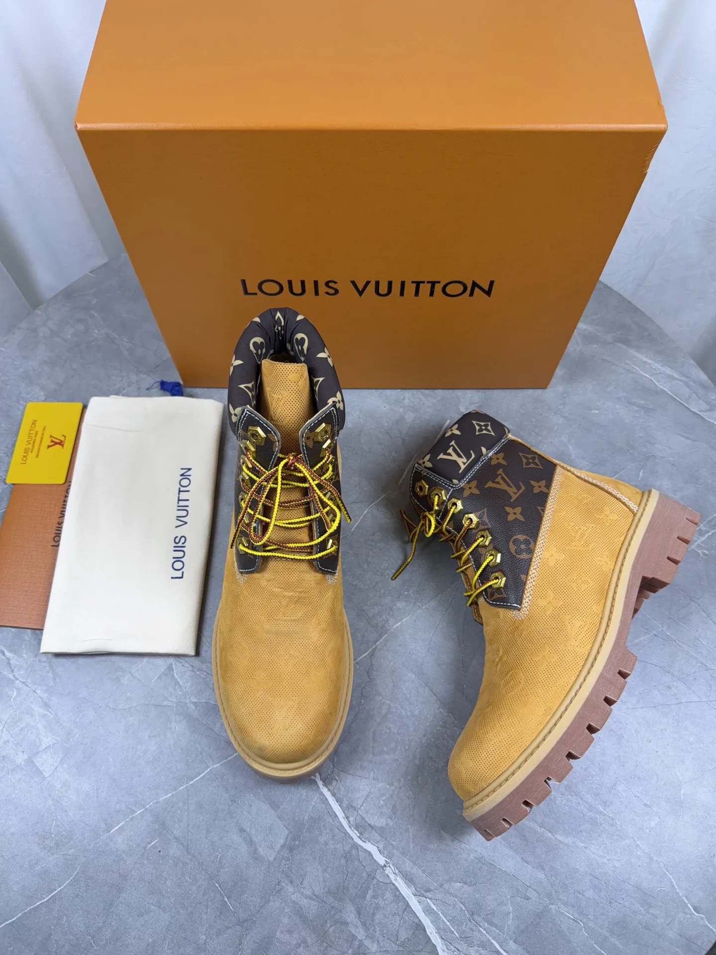 Women's Ankle Boots LOUIS VUITTON 17368613