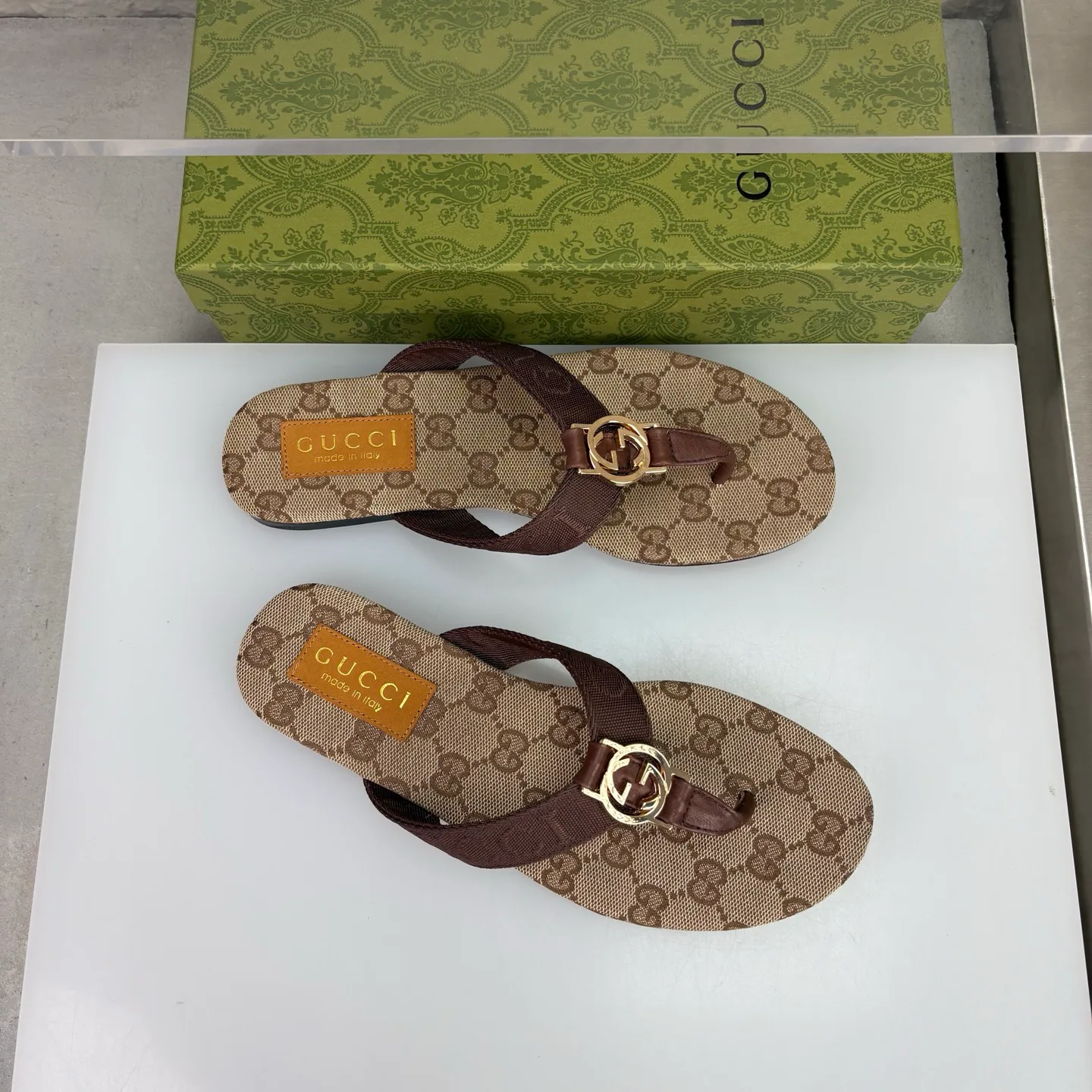 Women's Flip-Flops GUCCI 18351546