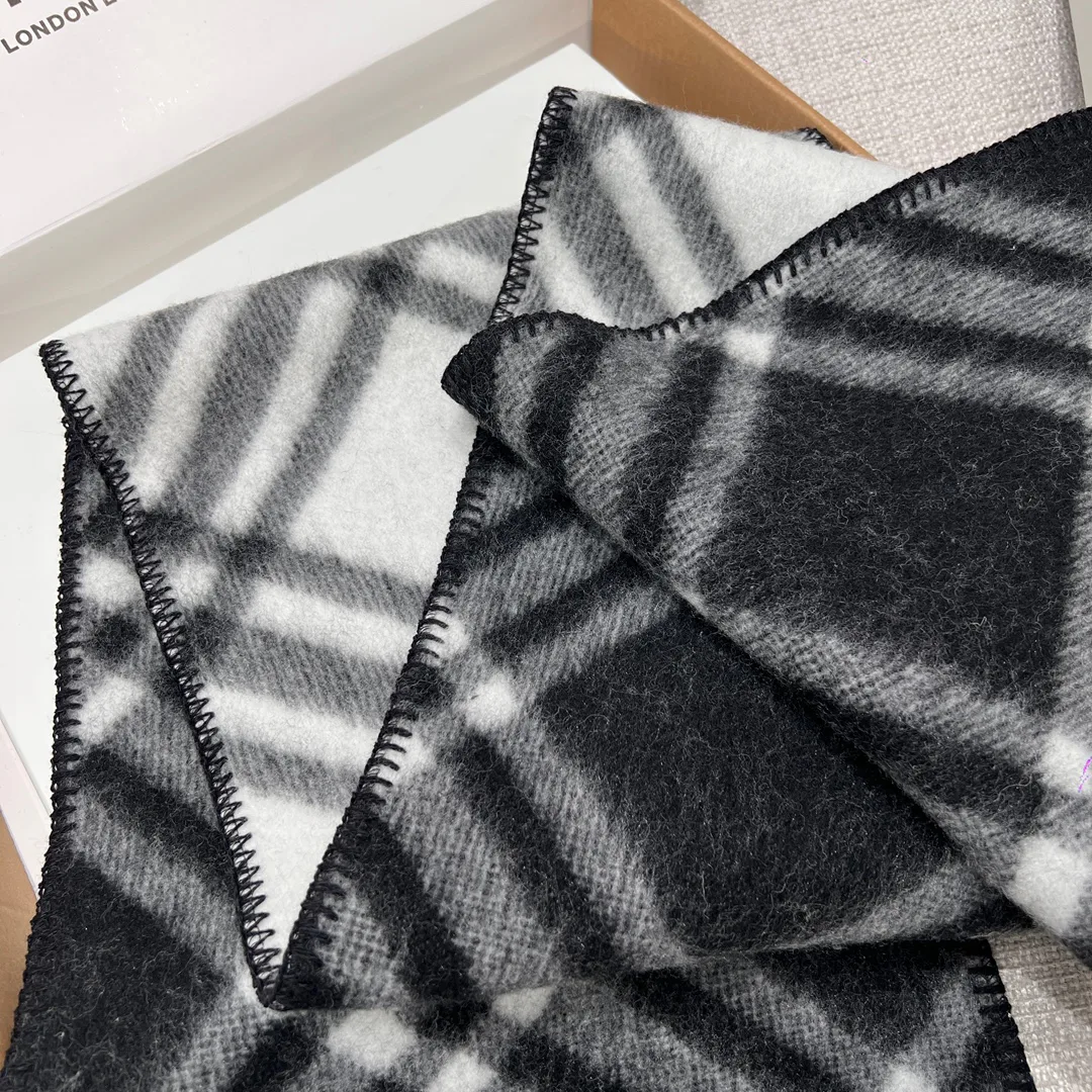 Scarves BURBERRY 17945216
