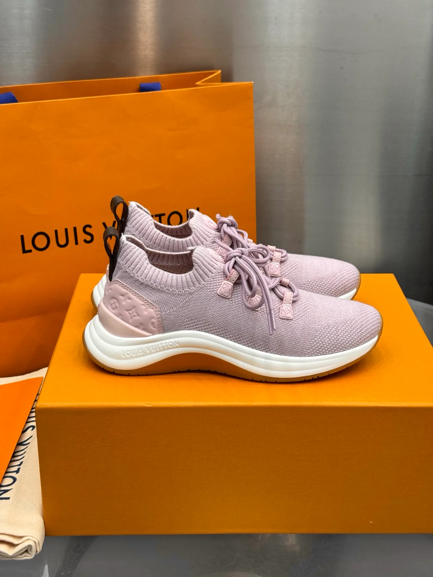 Women's Sneakers LOUIS VUITTON 18202474
