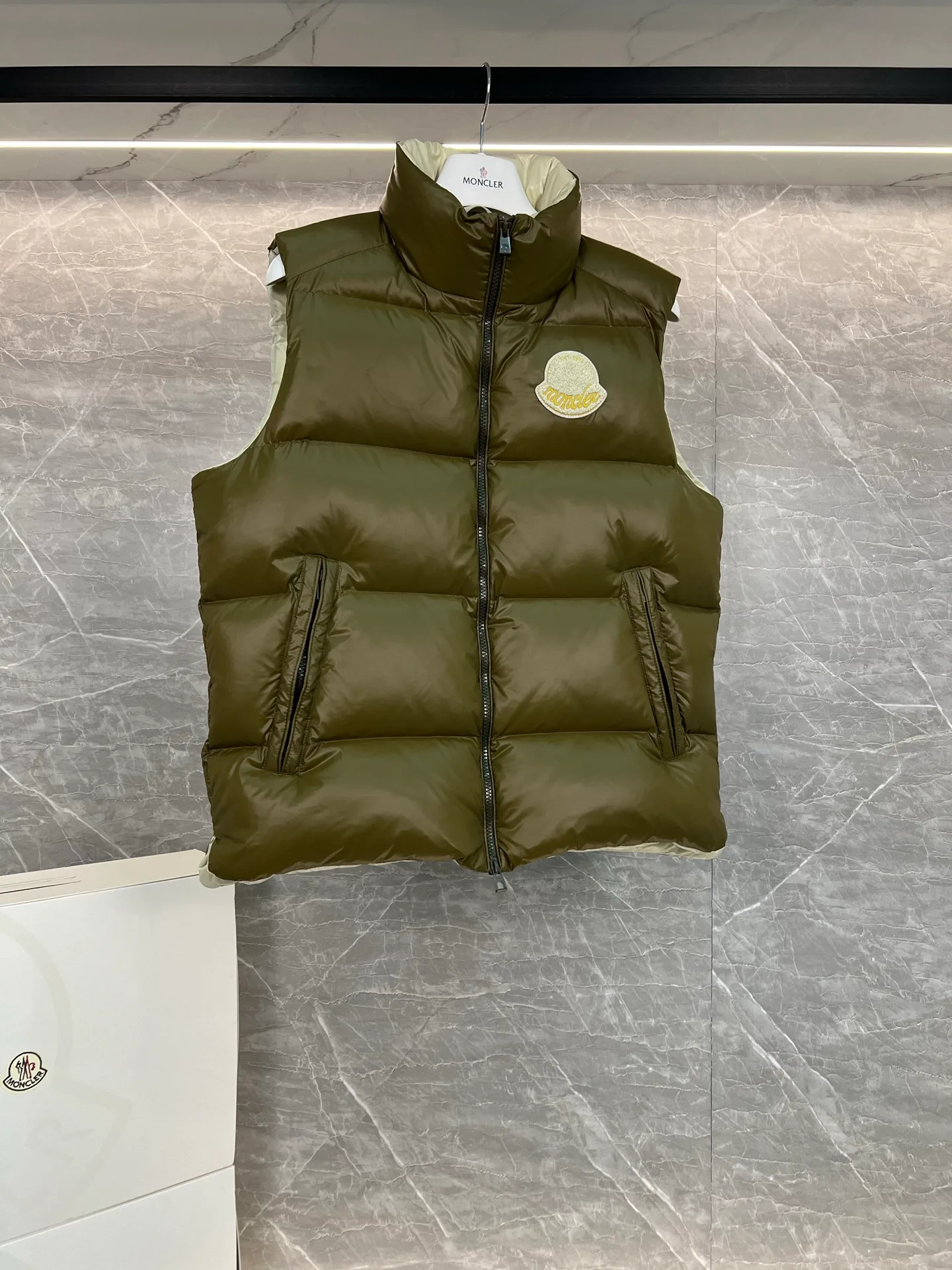 Жилеты Мужские Moncler 18599856