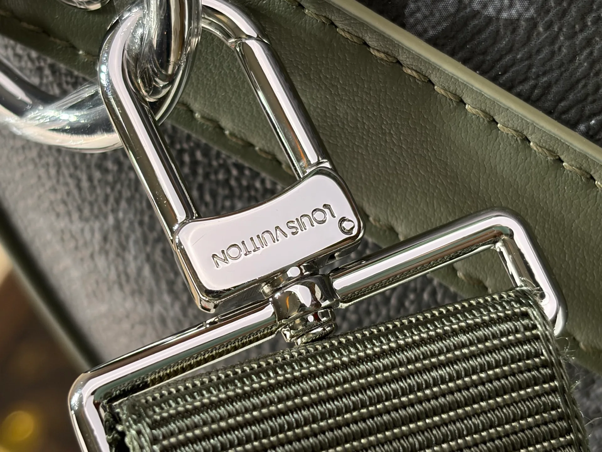 Women's Travel Bags LOUIS VUITTON 17674158