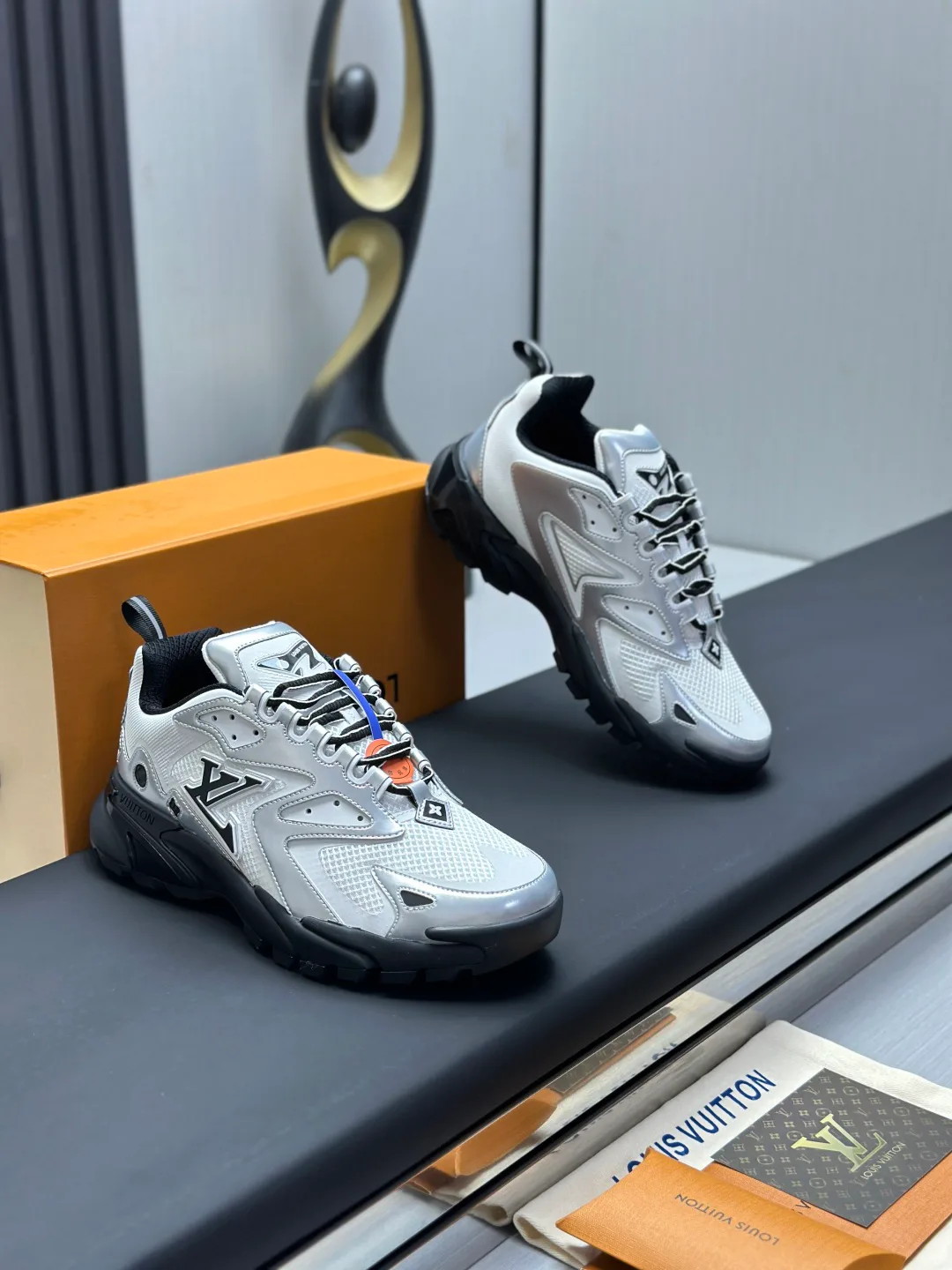 Men's Sneakers LOUIS VUITTON 18211994