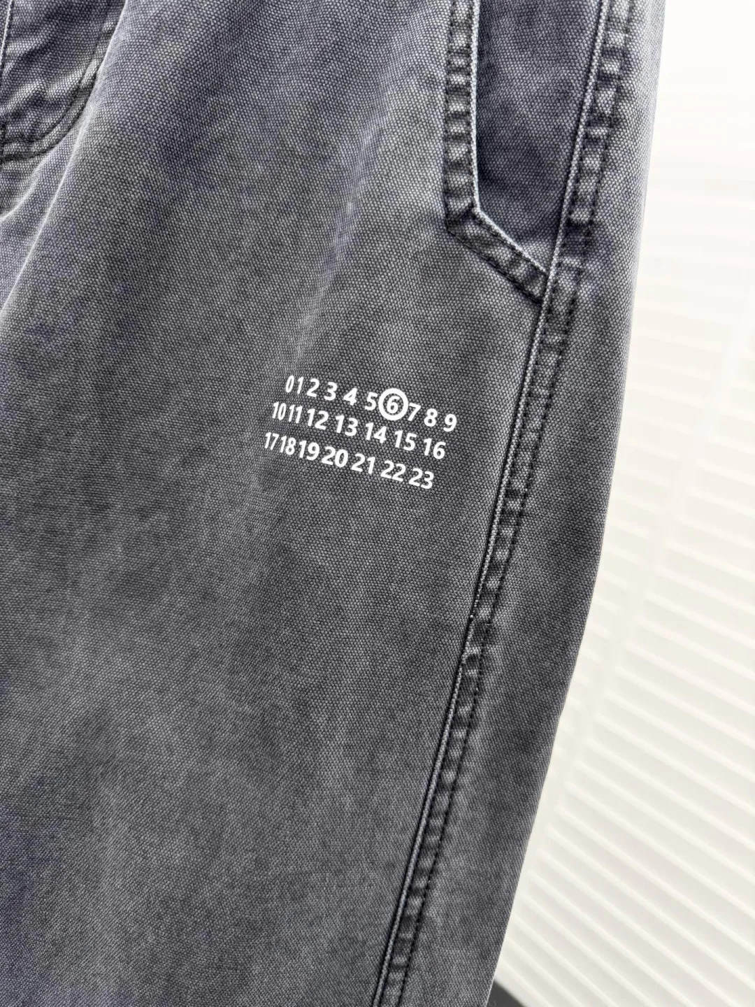Men's Trousers MAISON MARGIELA 17942111