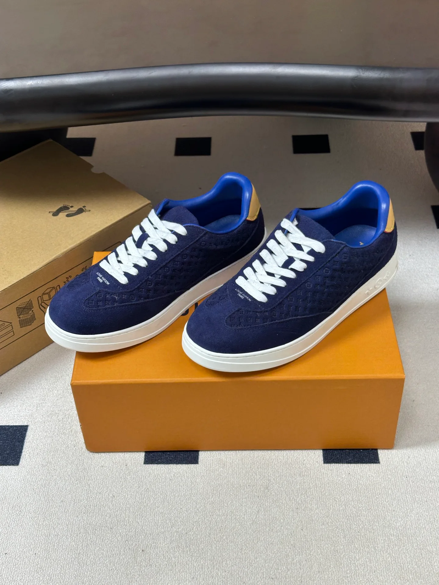Men's Sneakers LOUIS VUITTON 18340909