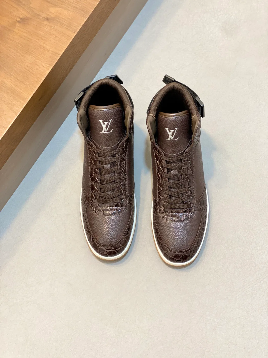 Men's Sneakers LOUIS VUITTON 18265102