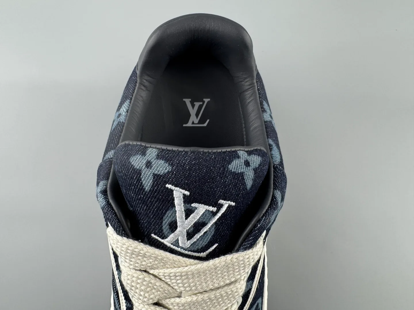 Women's Sneakers LOUIS VUITTON 17293054