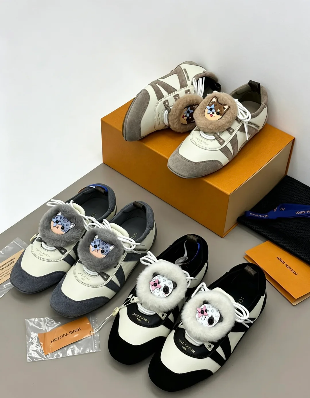 Women's Sneakers LOUIS VUITTON 18006209