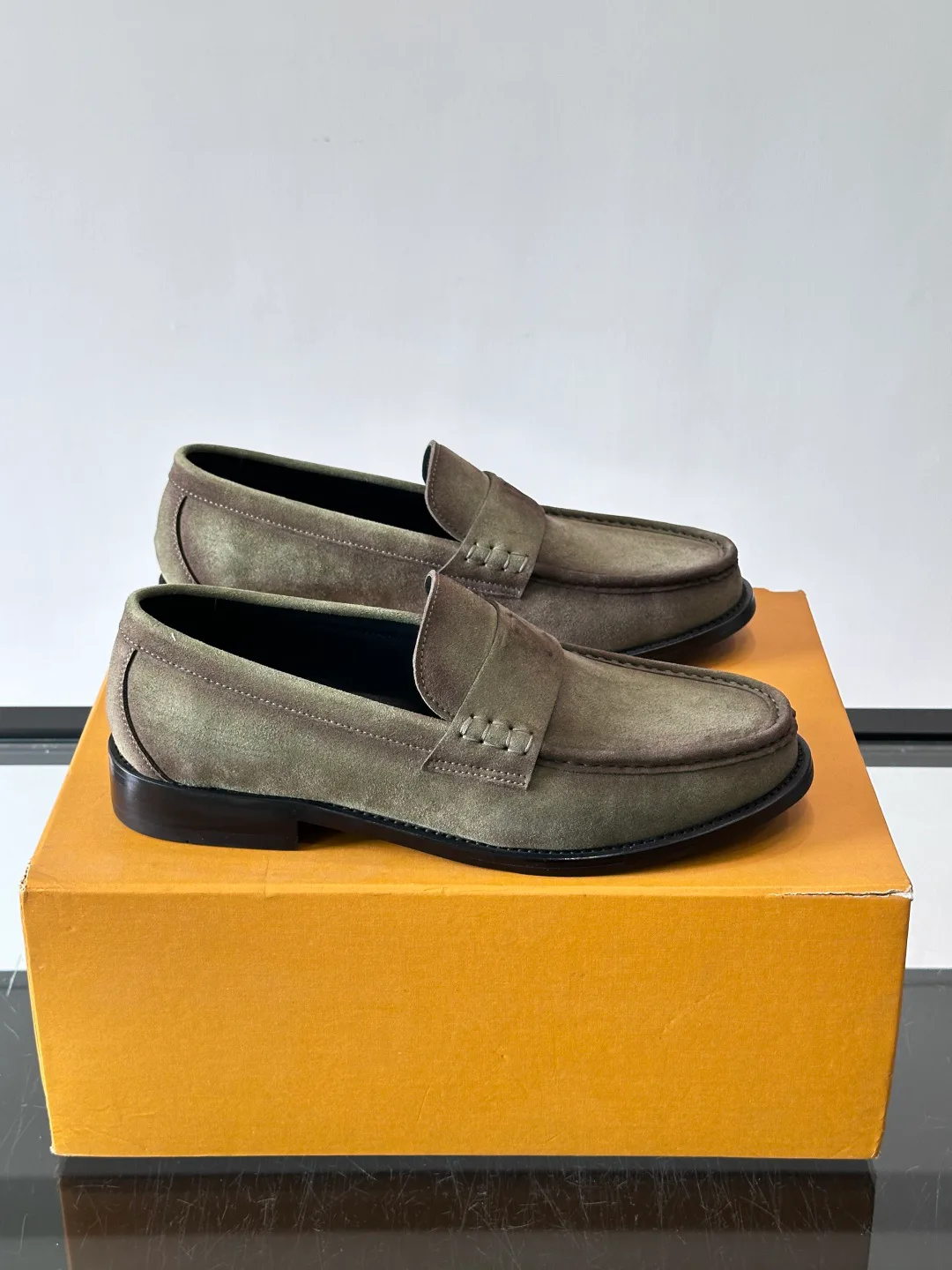 Men's Loafers And Dress Shoes LOUIS VUITTON 18101962