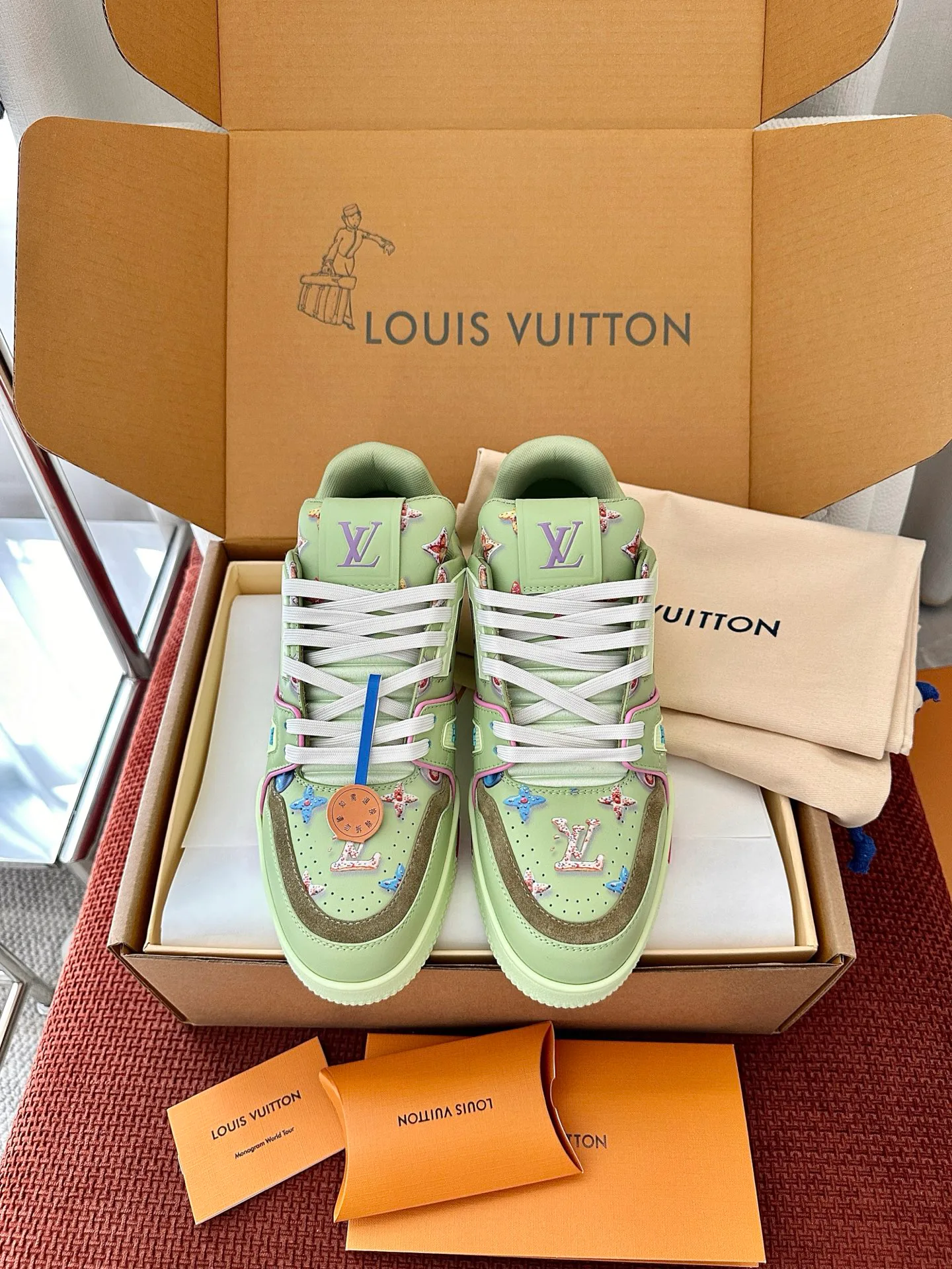 Women's Sneakers LOUIS VUITTON 17449358