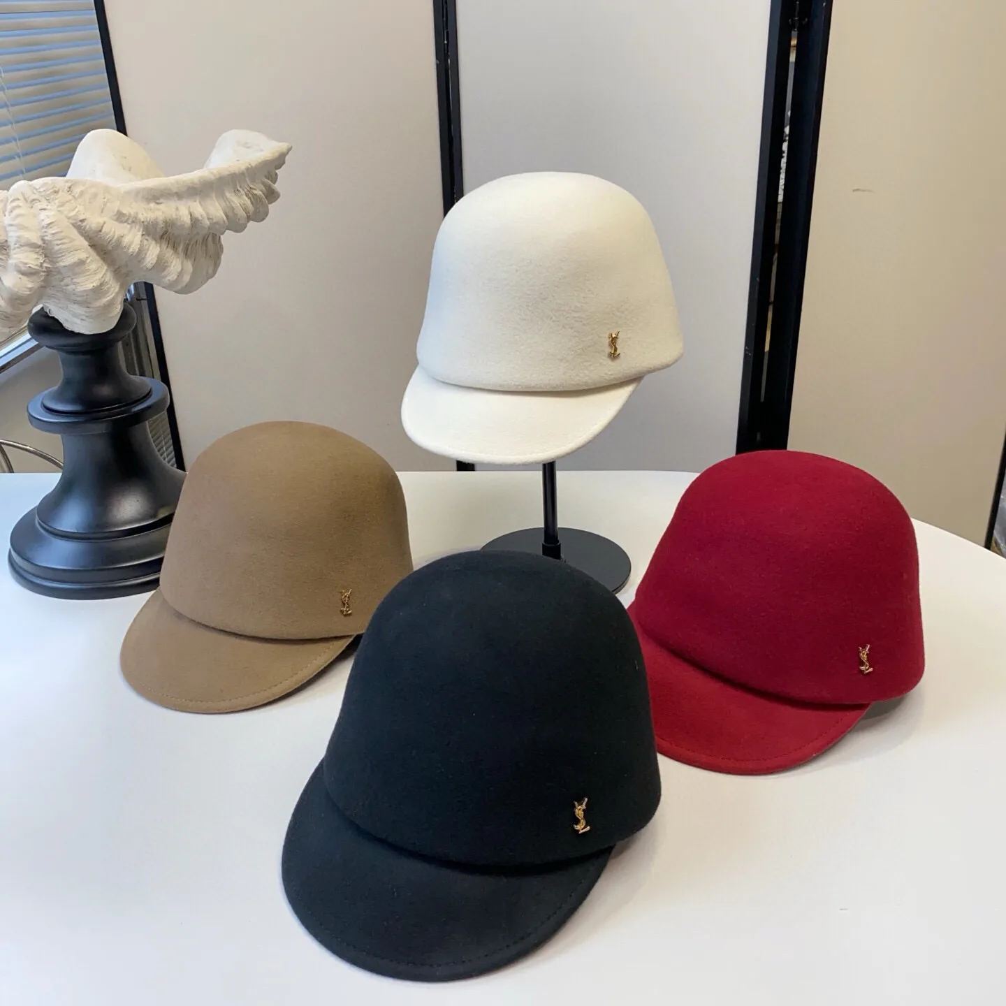 Hats SAINT LAURENT 18104805