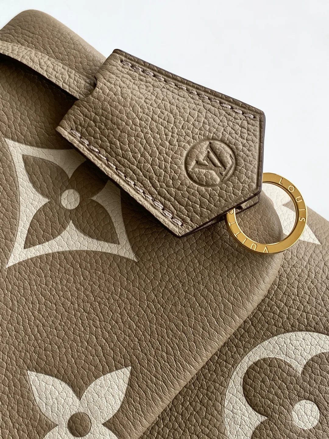 Women's Classic Handbags LOUIS VUITTON 18520972