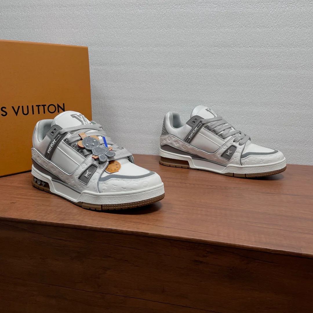 Men's Sneakers LOUIS VUITTON 17808530