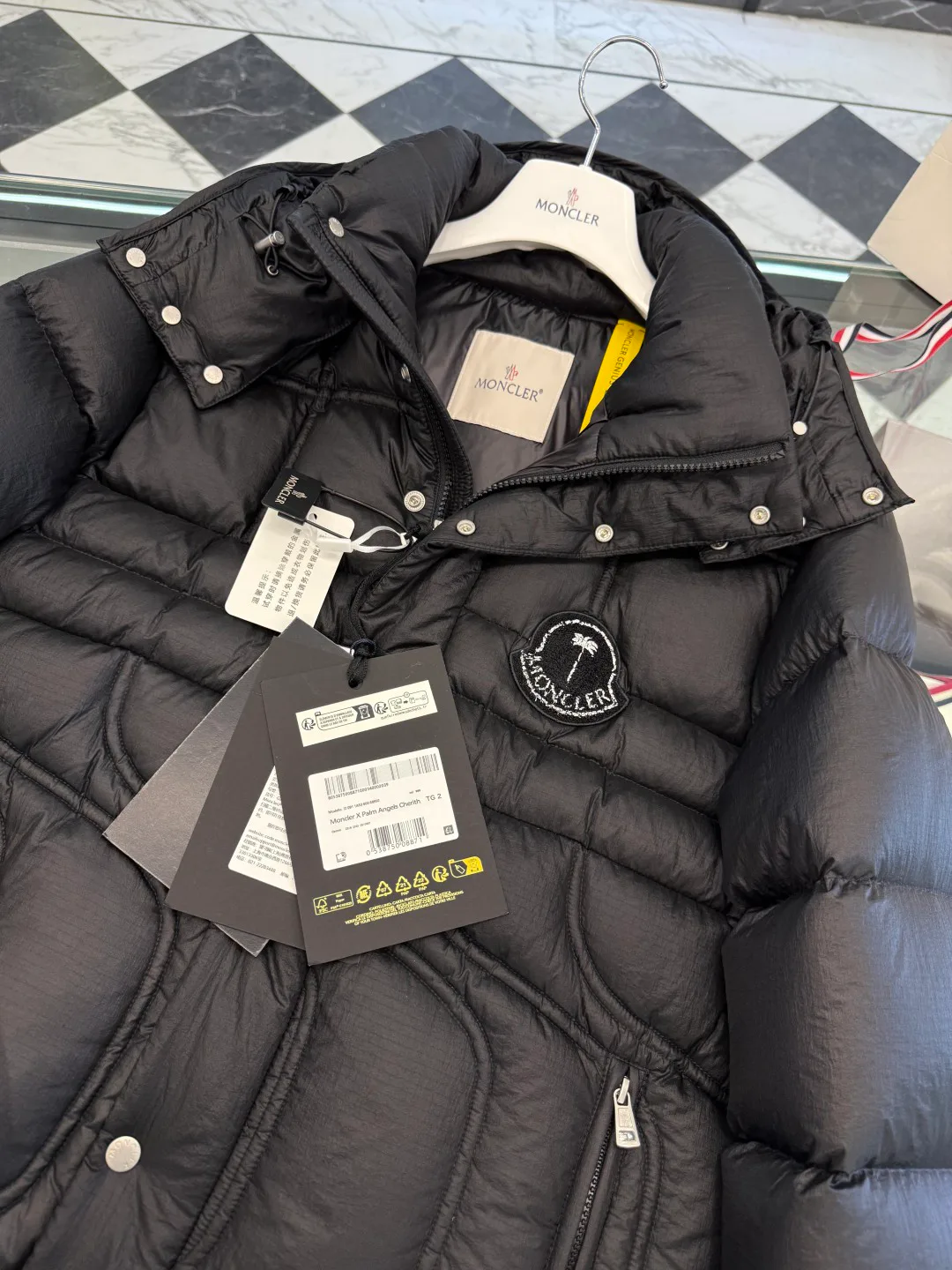 Women's Jackets And Down Jackets MONCLER 18007706