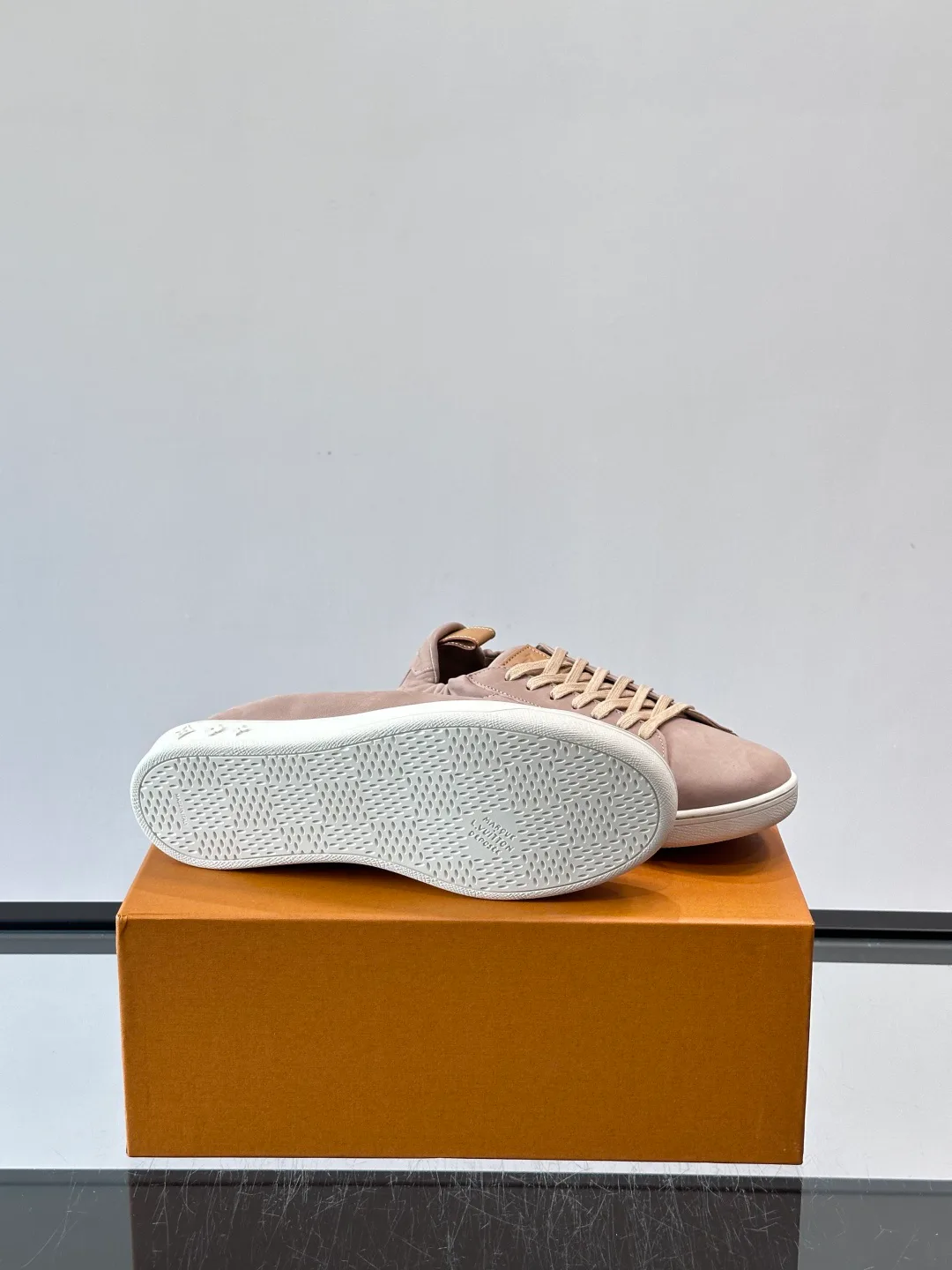 Men's Sneakers LOUIS VUITTON 18263704