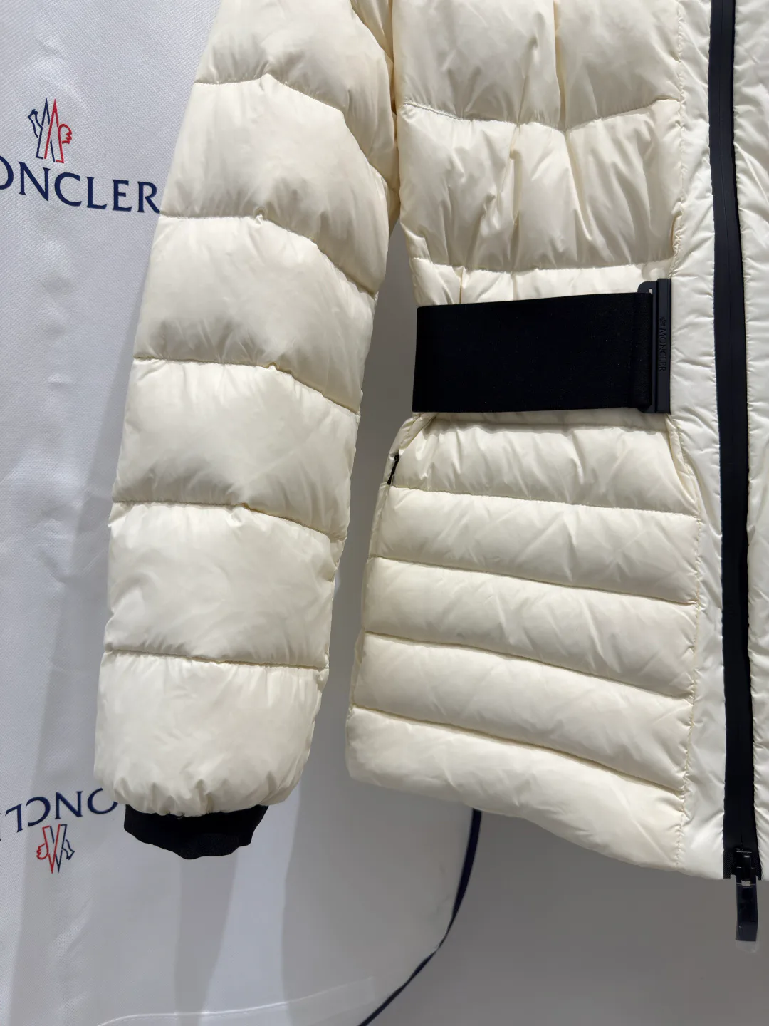 Куртки И Пуховики Мужские Moncler 18683856