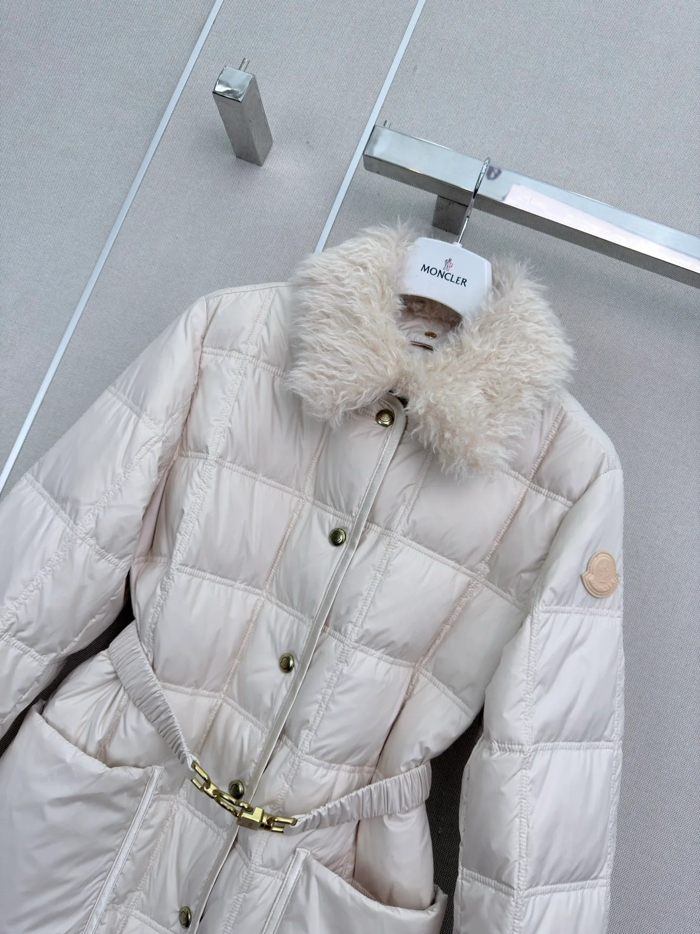 Women's Jackets And Down Jackets MONCLER 18407984