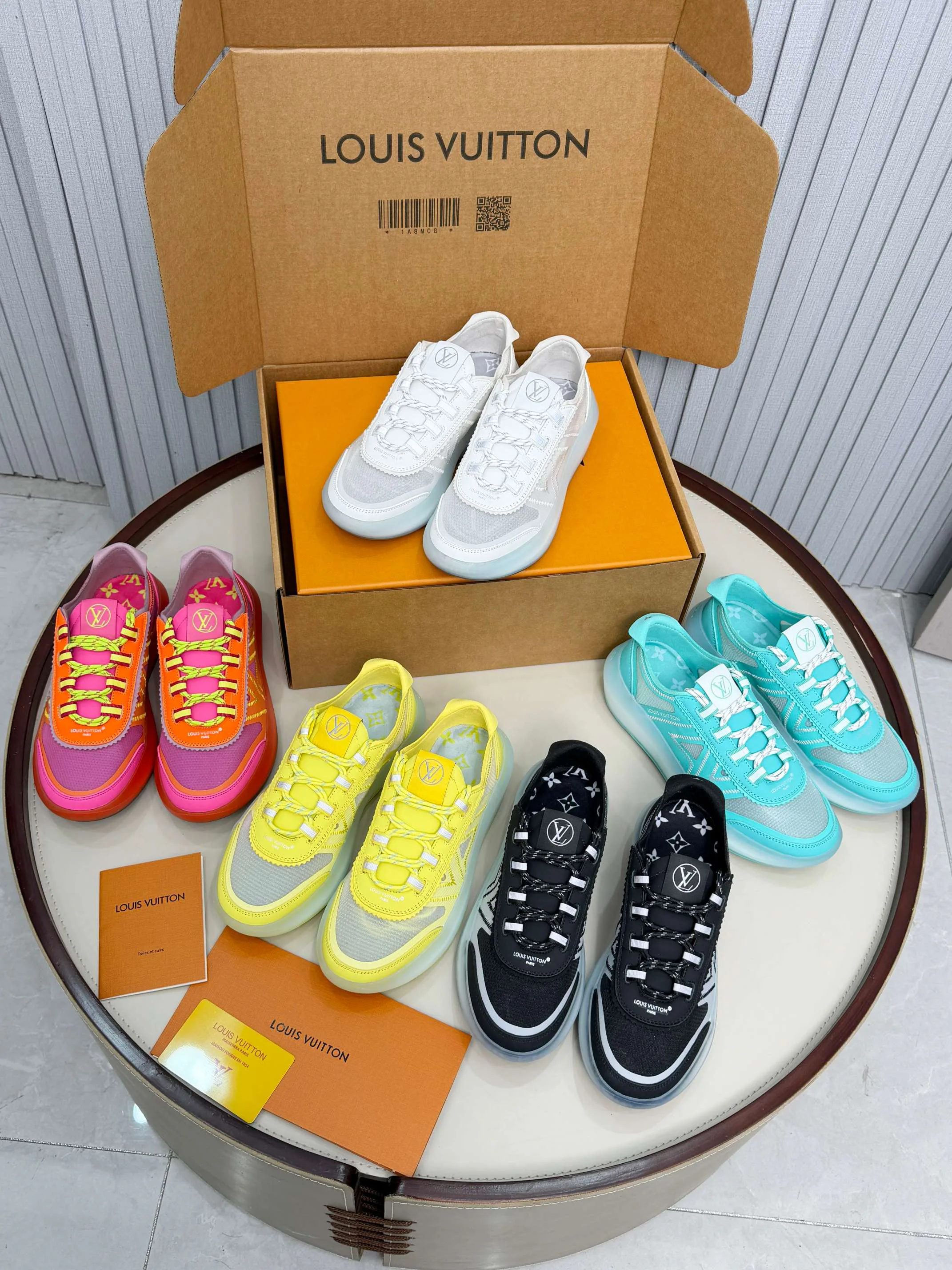 Women's Sneakers LOUIS VUITTON 18265144