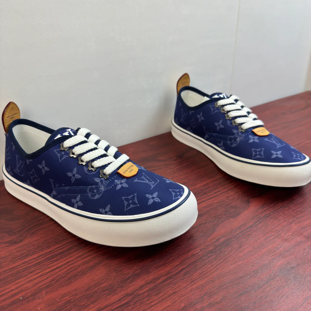 Men's Sneakers LOUIS VUITTON 18100534