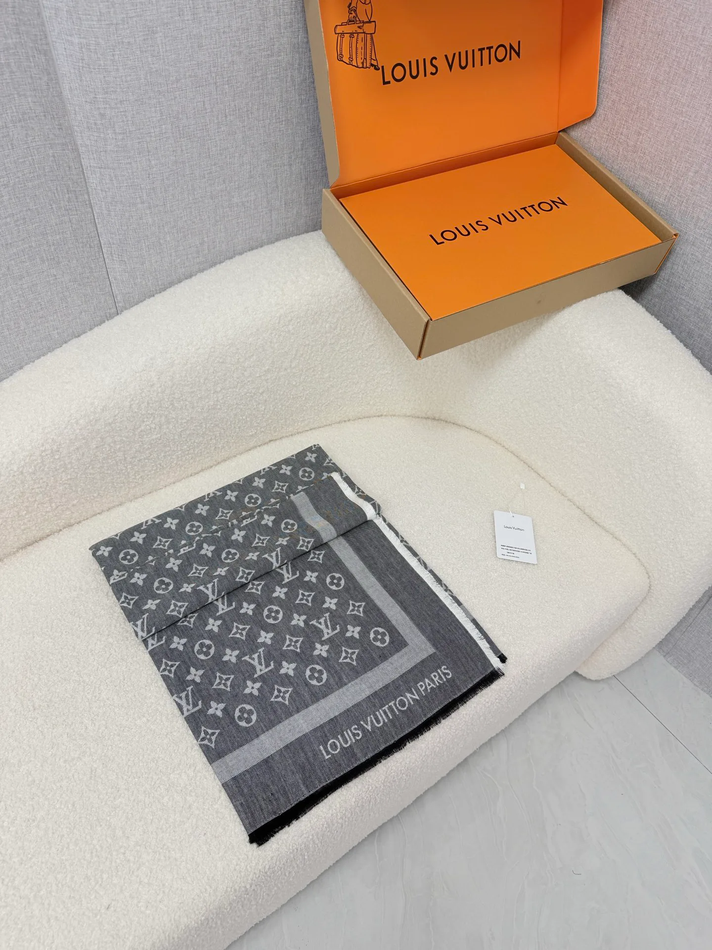Scarves LOUIS VUITTON 18003377