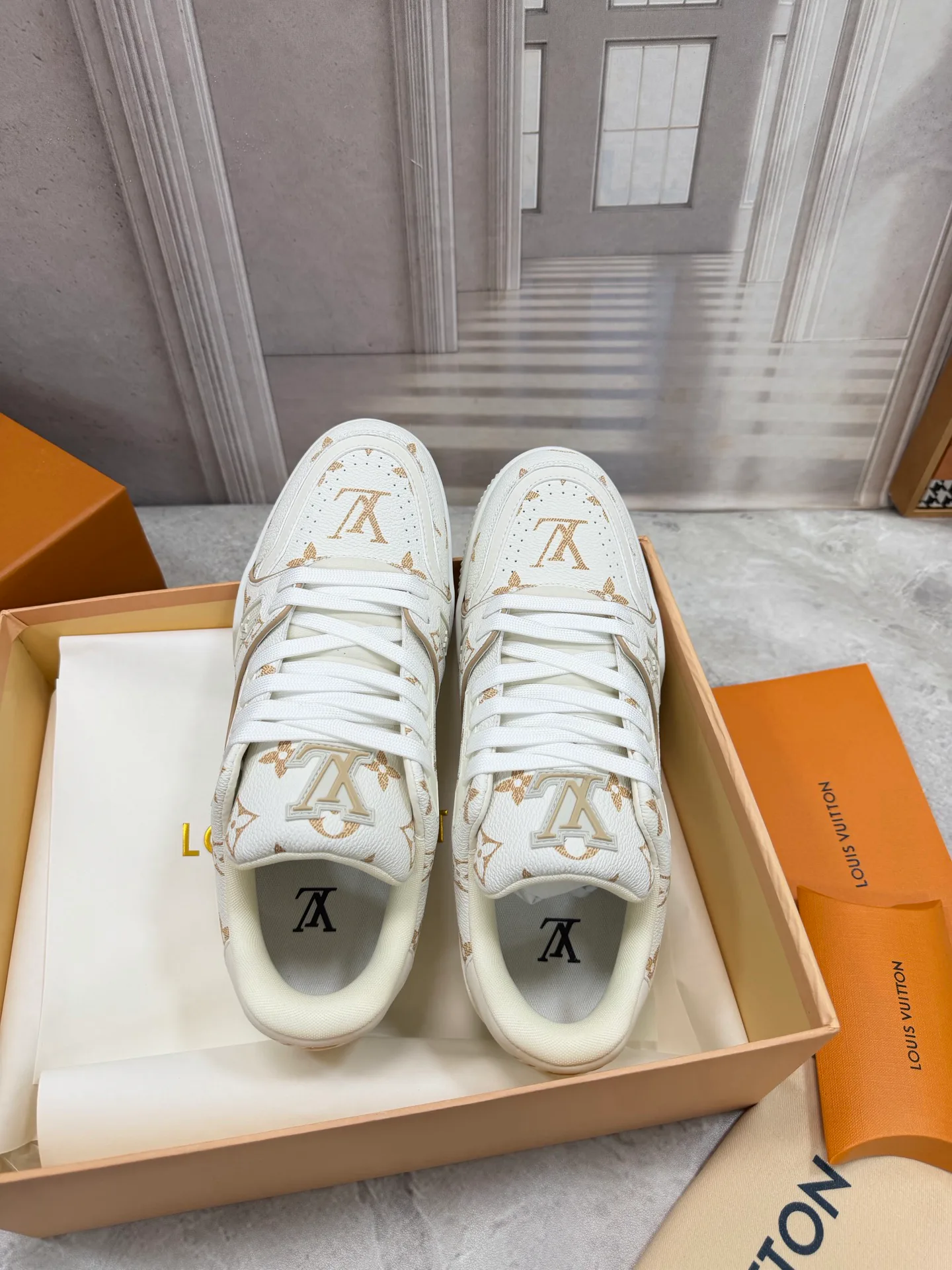 Women's Sneakers LOUIS VUITTON 17963692