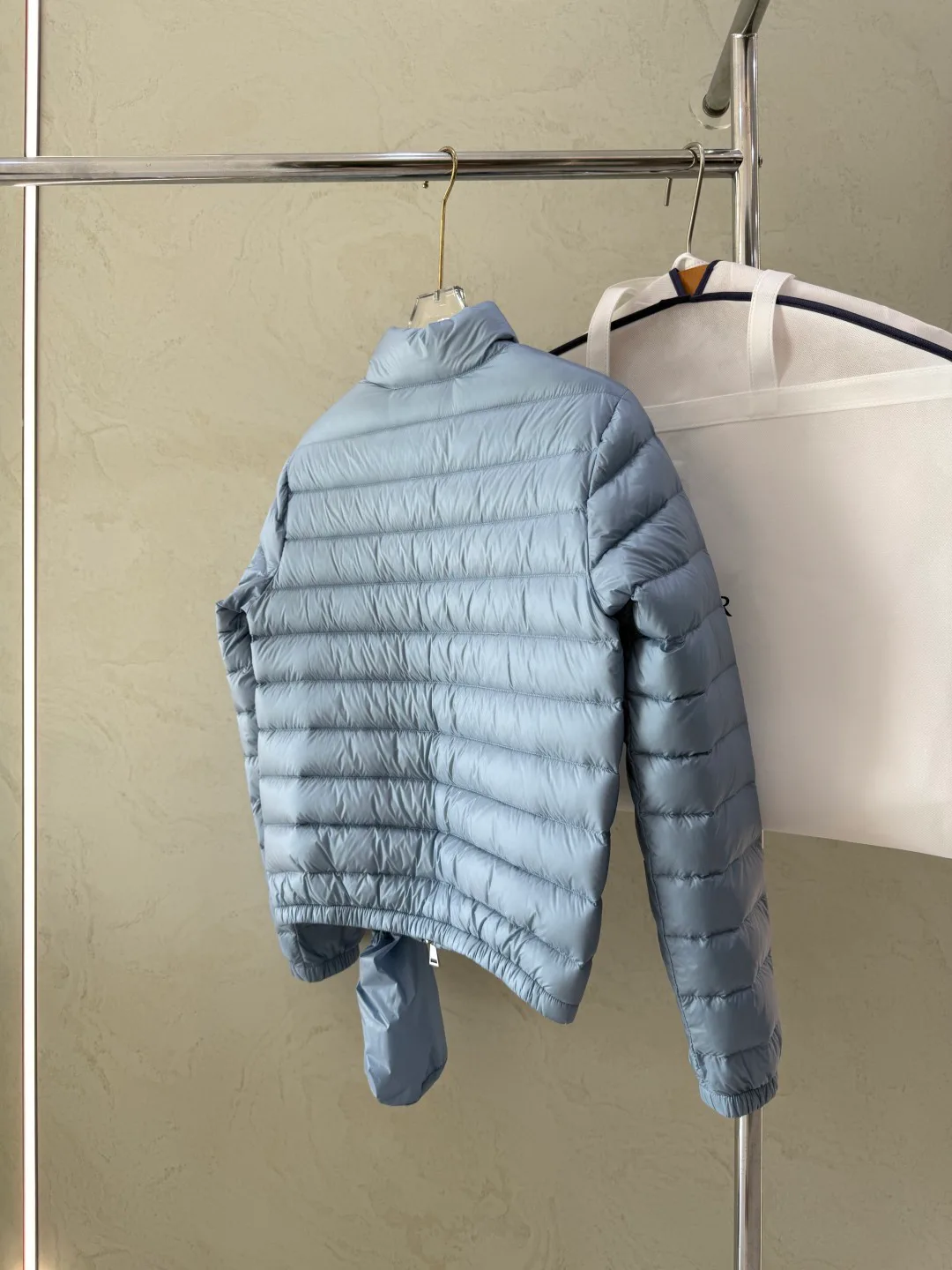 Women's Jackets And Down Jackets MONCLER 18043477