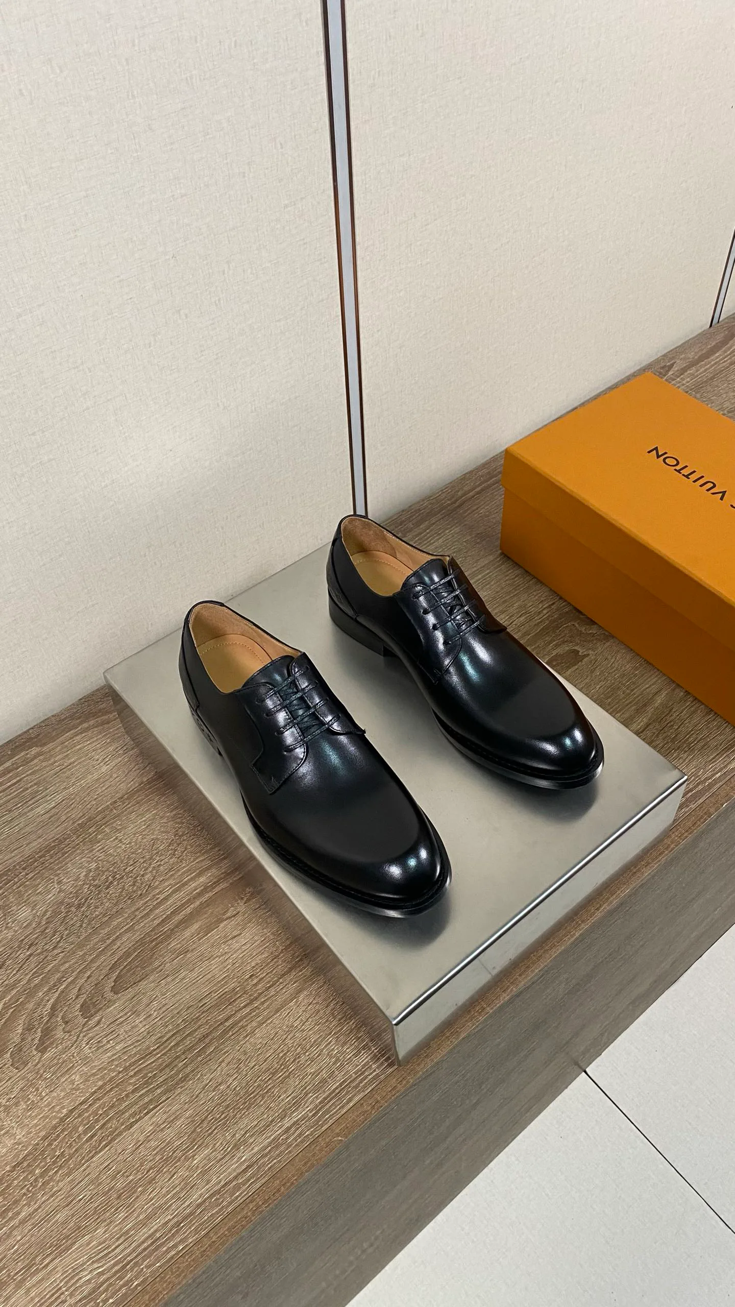 Men's Loafers And Dress Shoes LOUIS VUITTON 18078674