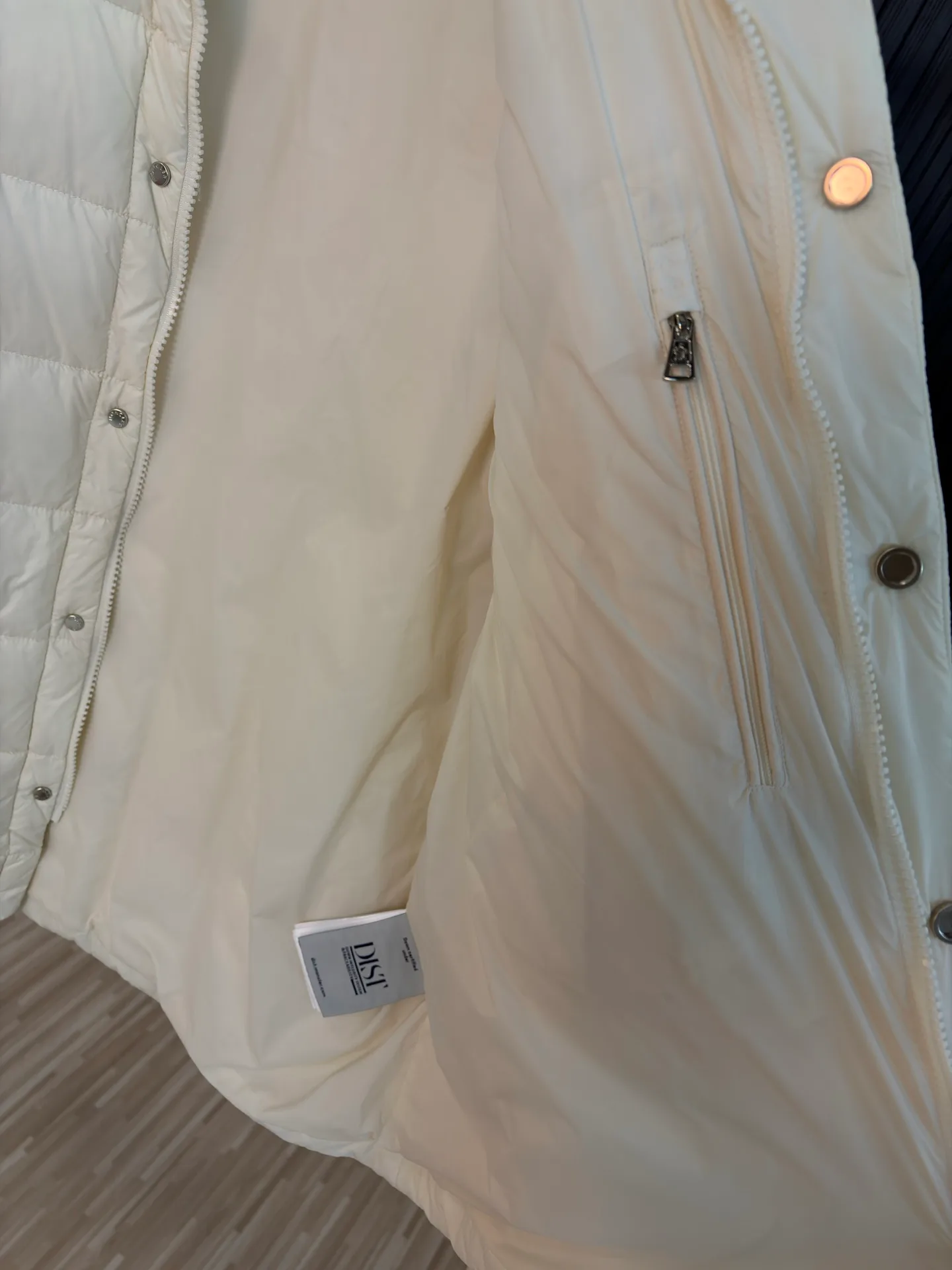 Women's Jackets And Down Jackets MONCLER 17868384