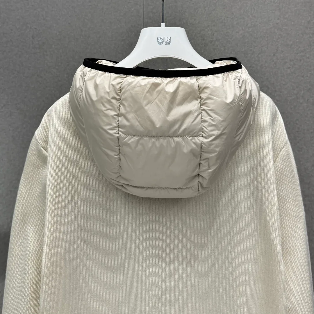 Women's Jackets And Down Jackets MONCLER 17296406