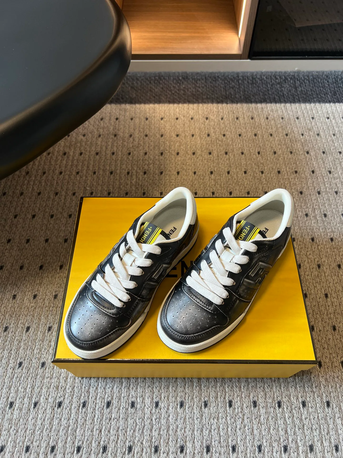 Women's Sneakers FENDI 18121016