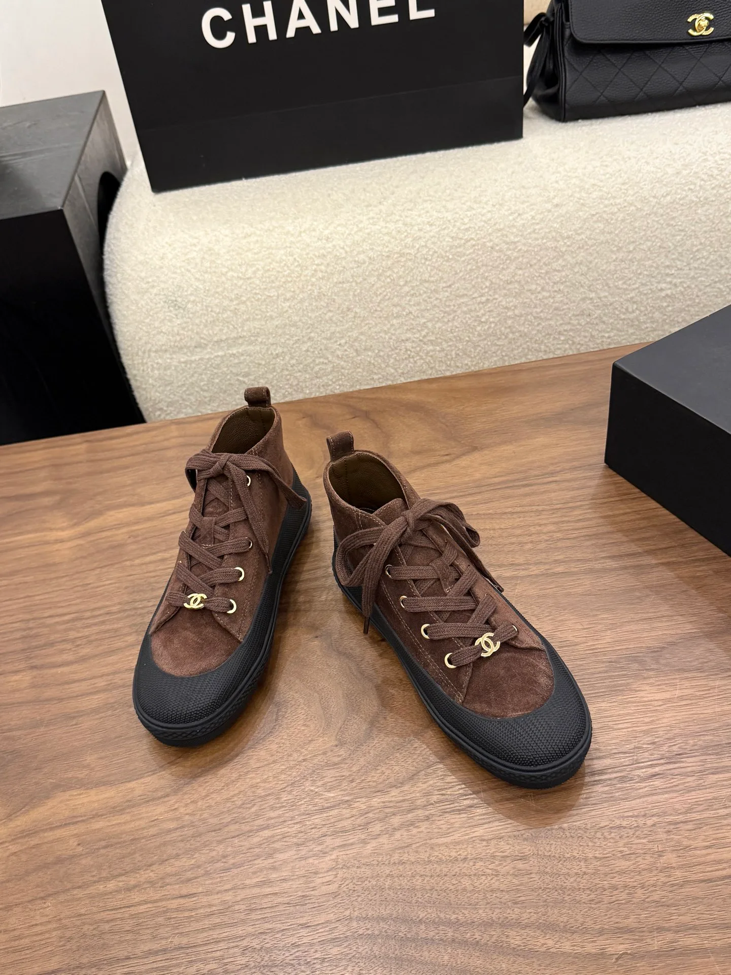 Women's Sneakers CHANEL 18223590