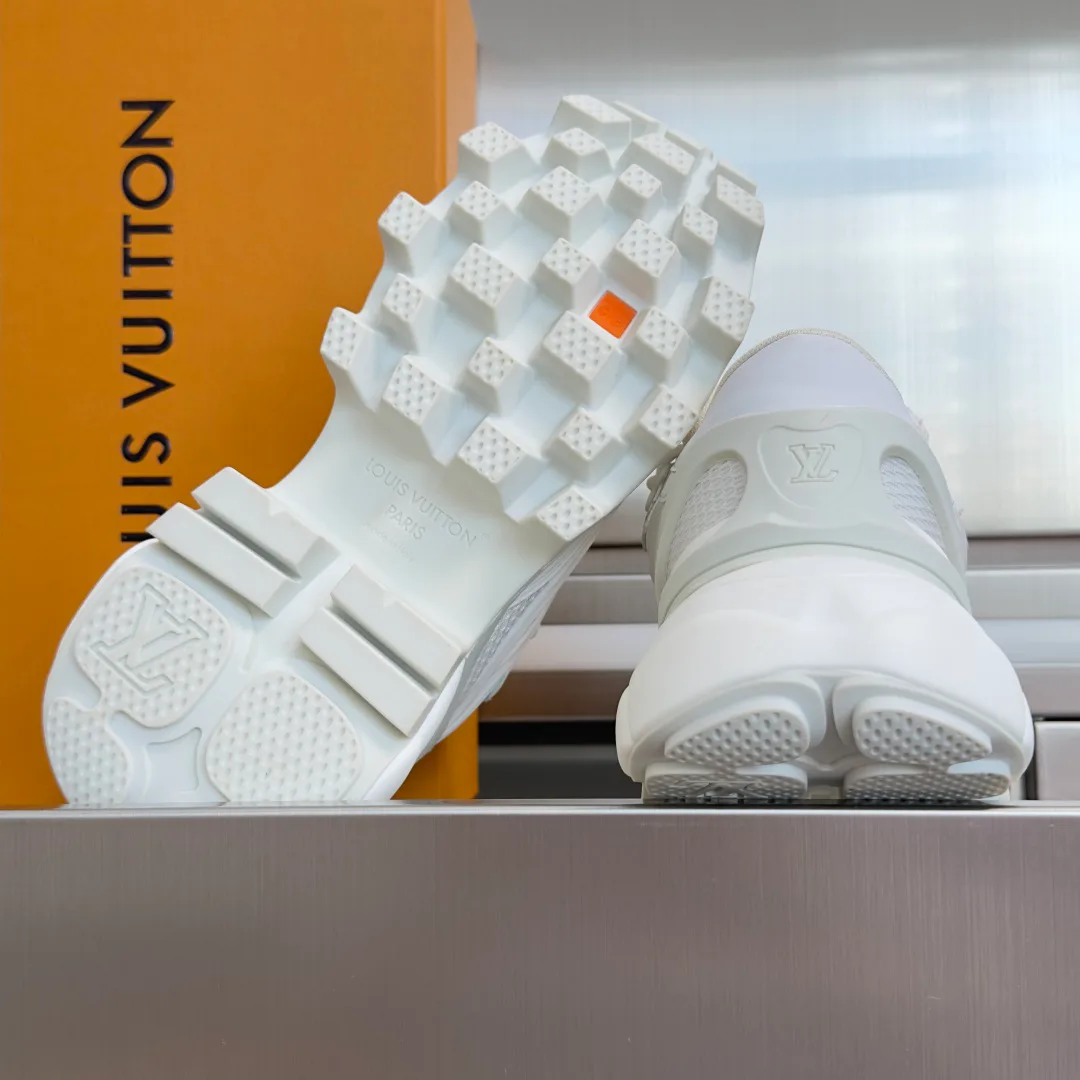 Women's Sneakers LOUIS VUITTON 17950391