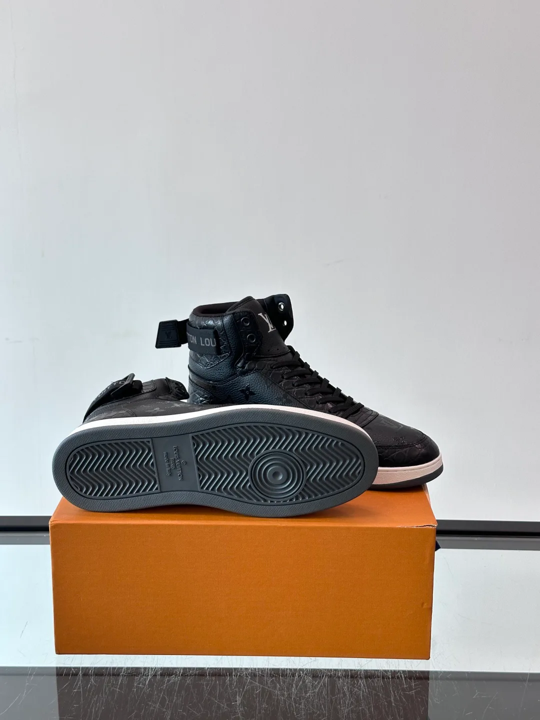 Men's Sneakers LOUIS VUITTON 18400597