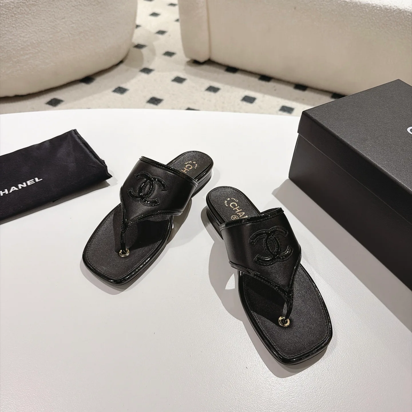 Women's Flip-Flops CHANEL 17802687