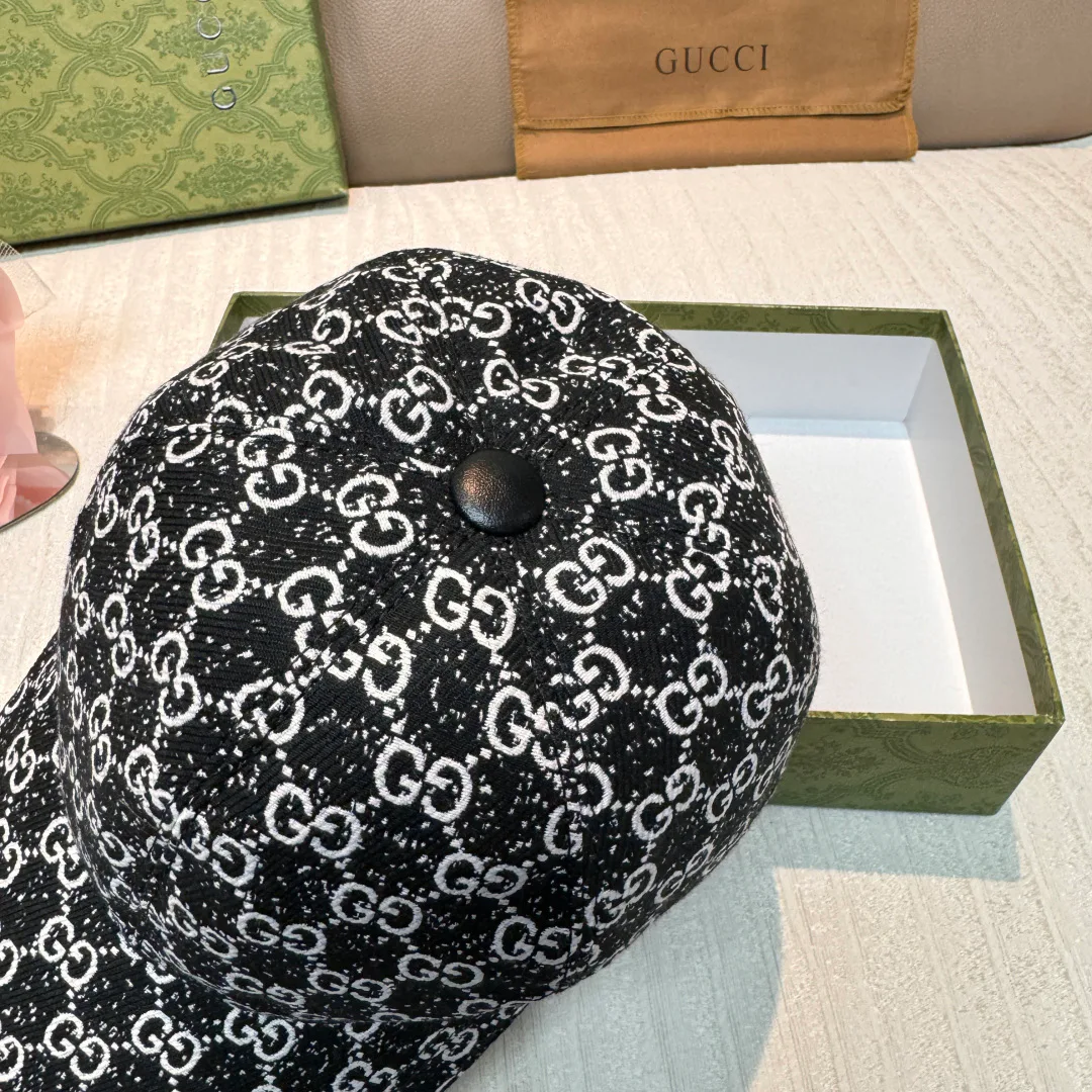 Hats GUCCI 17604857