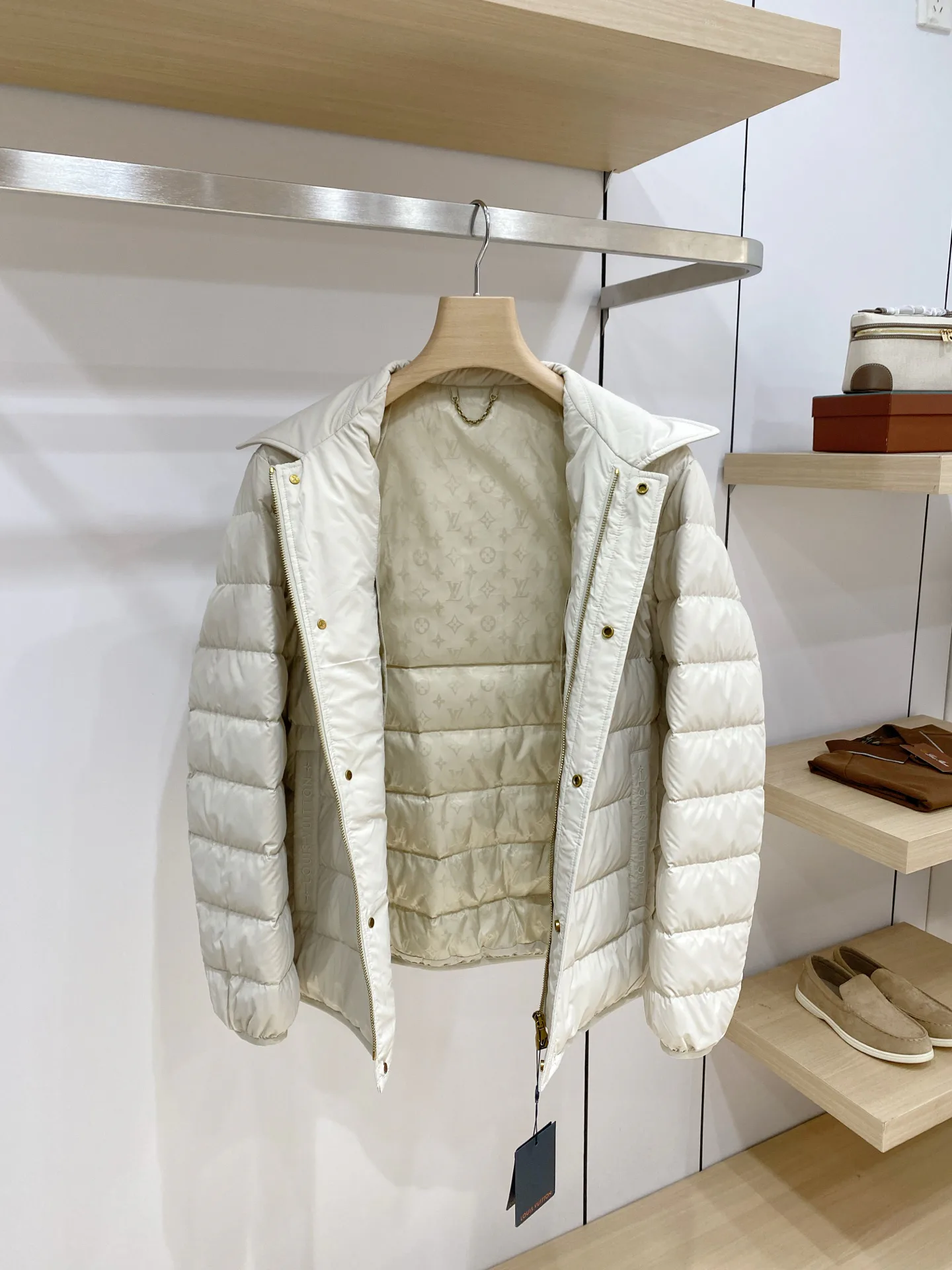 Women's Jackets And Down Jackets LOUIS VUITTON 18284790