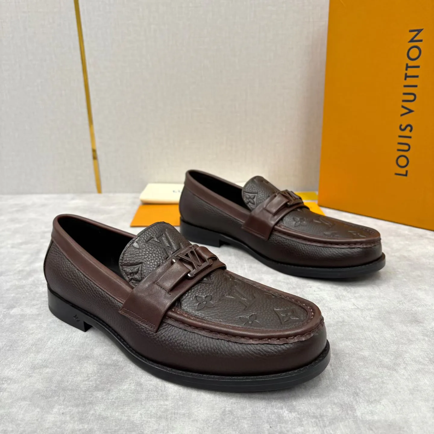 Men's Loafers And Dress Shoes LOUIS VUITTON 18193954