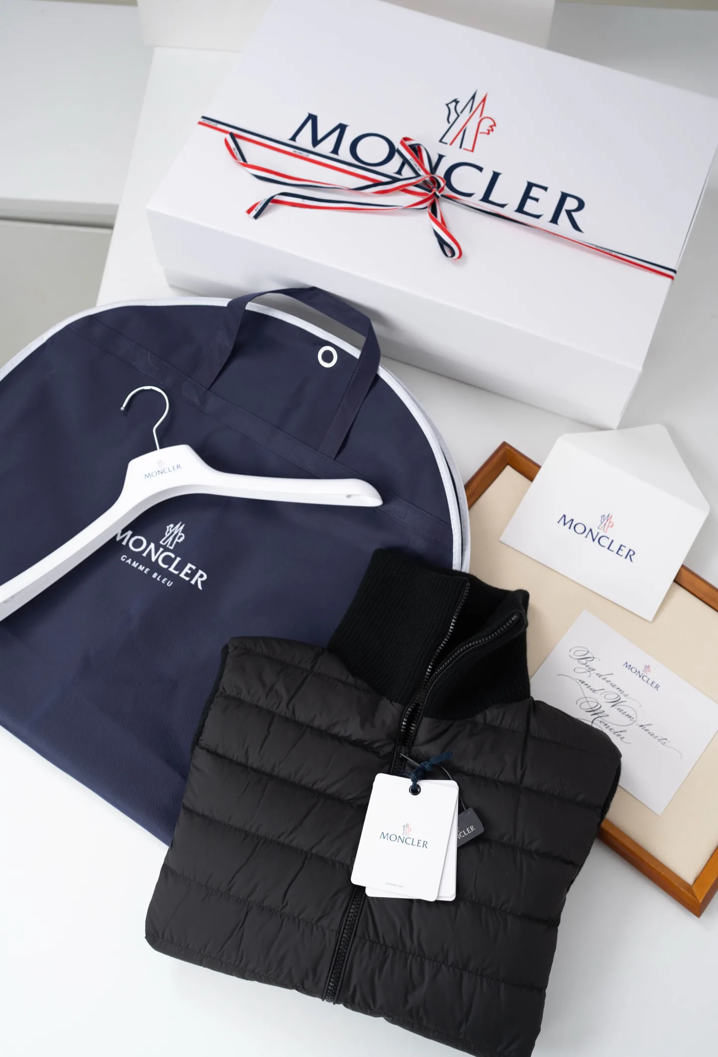 Women's Jackets And Down Jackets MONCLER 17844180