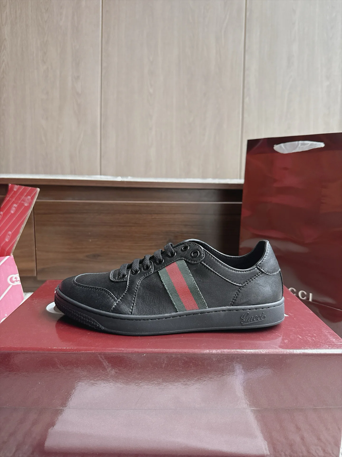 Women's Sneakers GUCCI 17866806