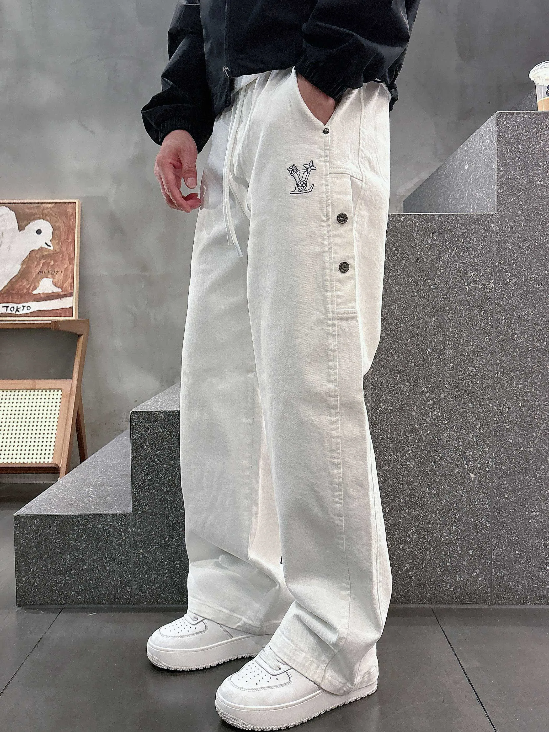 Men's Trousers LOUIS VUITTON 18368716
