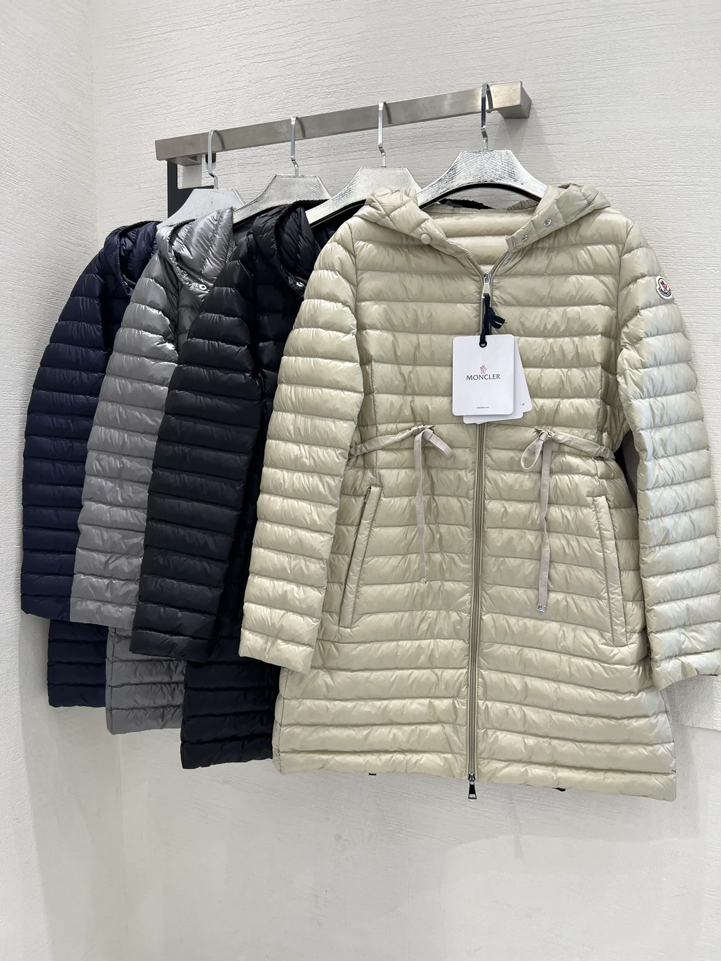 Women's Jackets And Down Jackets MONCLER 18111671