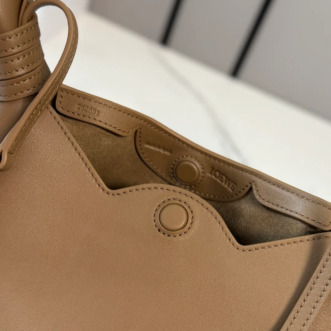 Women's Classic Handbags LOEWE 17818455