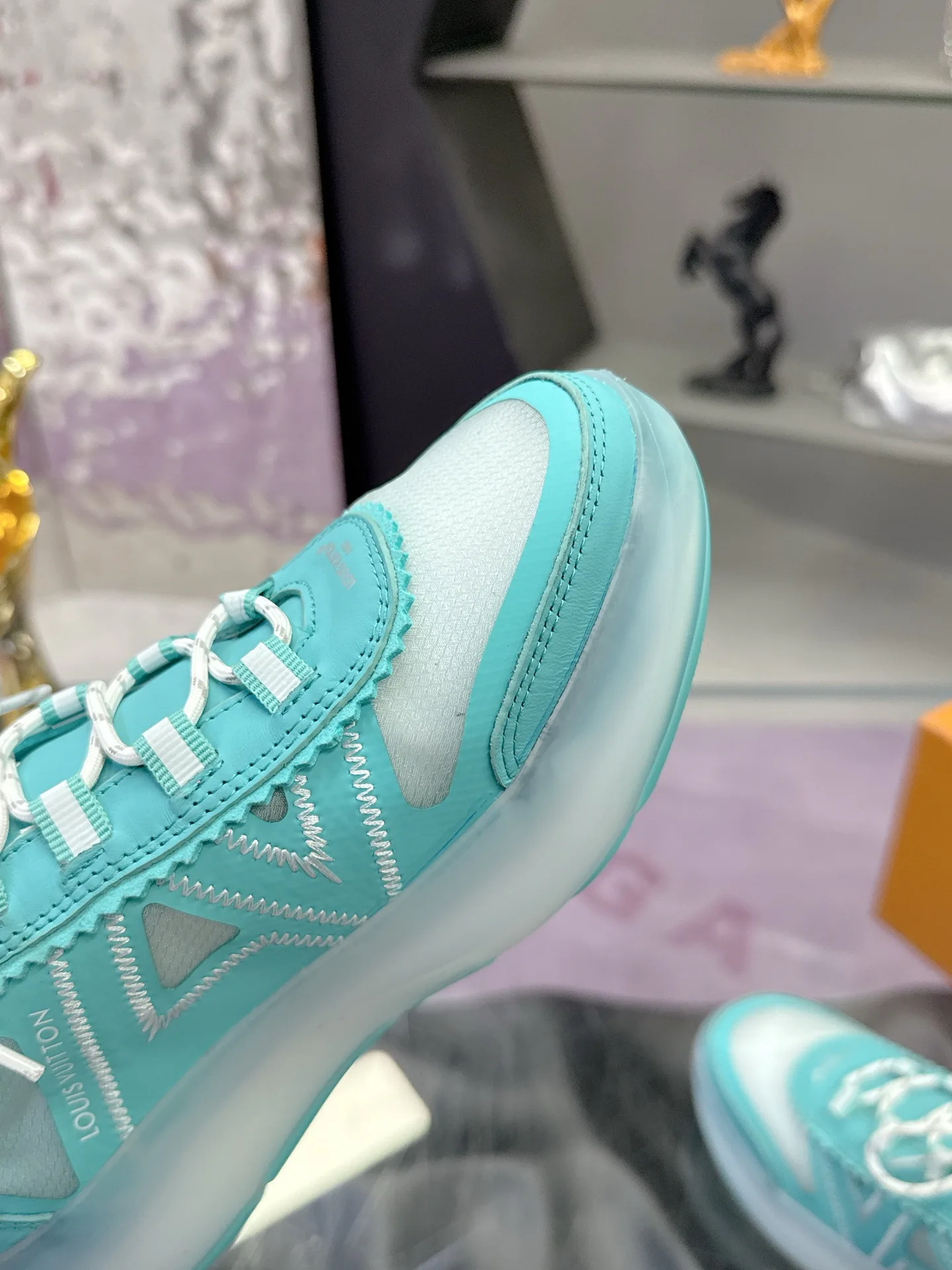 Women's Sneakers LOUIS VUITTON 17368547