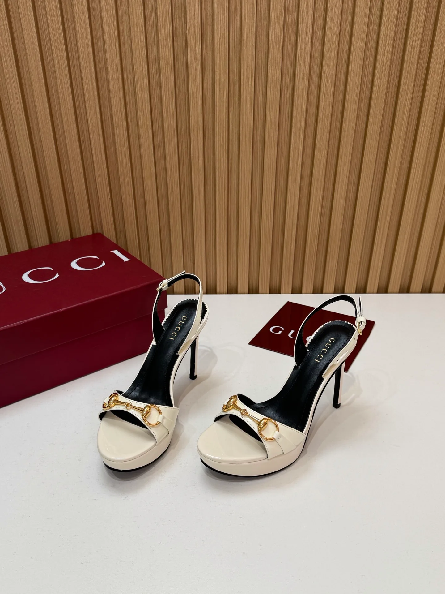 Women's Open-Toe Sandals GUCCI 18396263