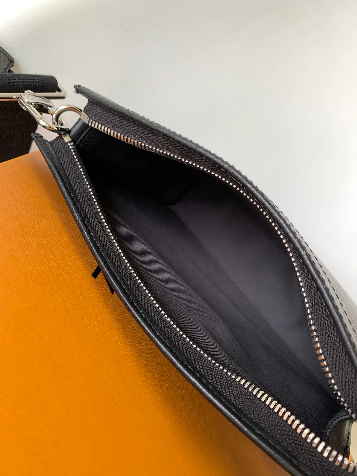 Women's Shoulder Bags LOUIS VUITTON 17904114