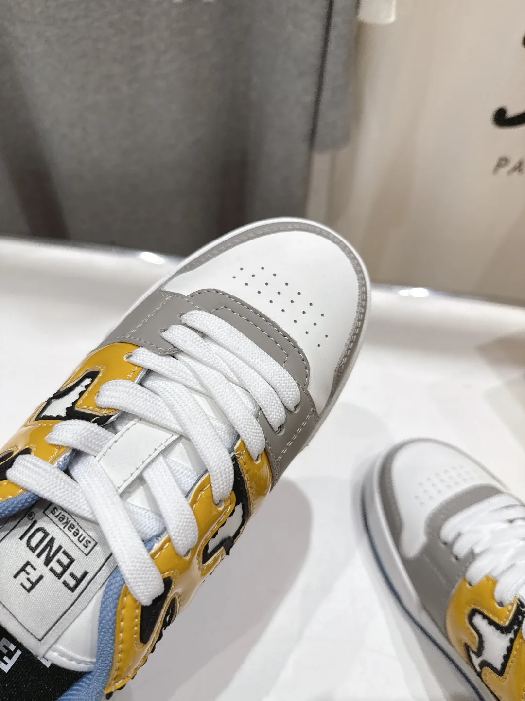 Women's Sneakers FENDI 17908431
