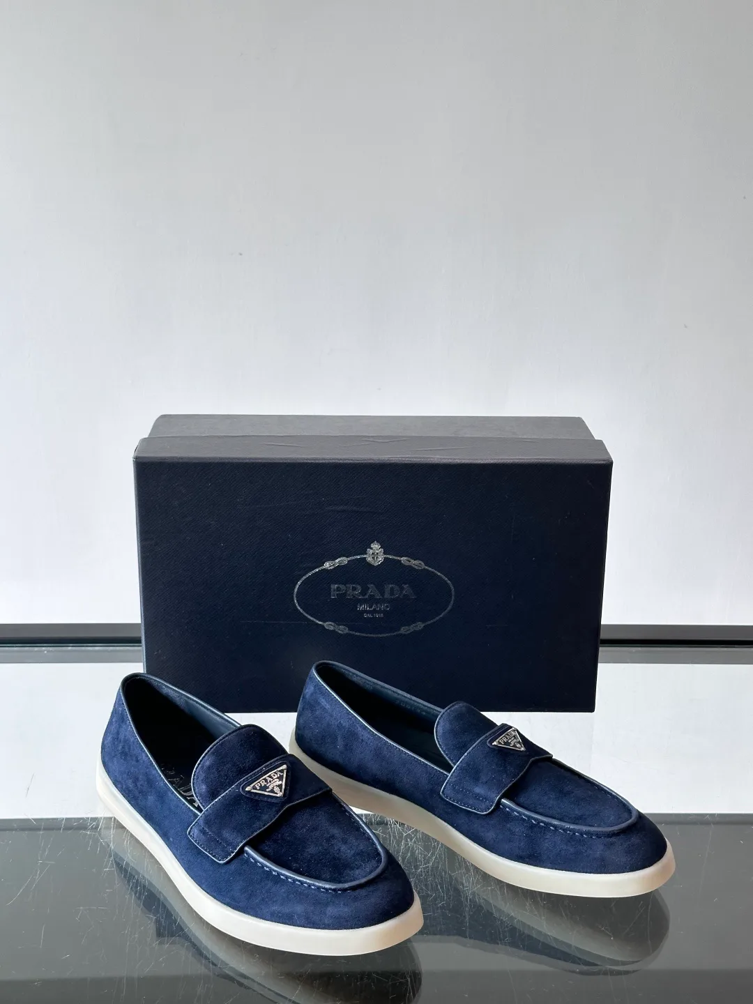 Men's Loafers And Dress Shoes PRADA 18102309