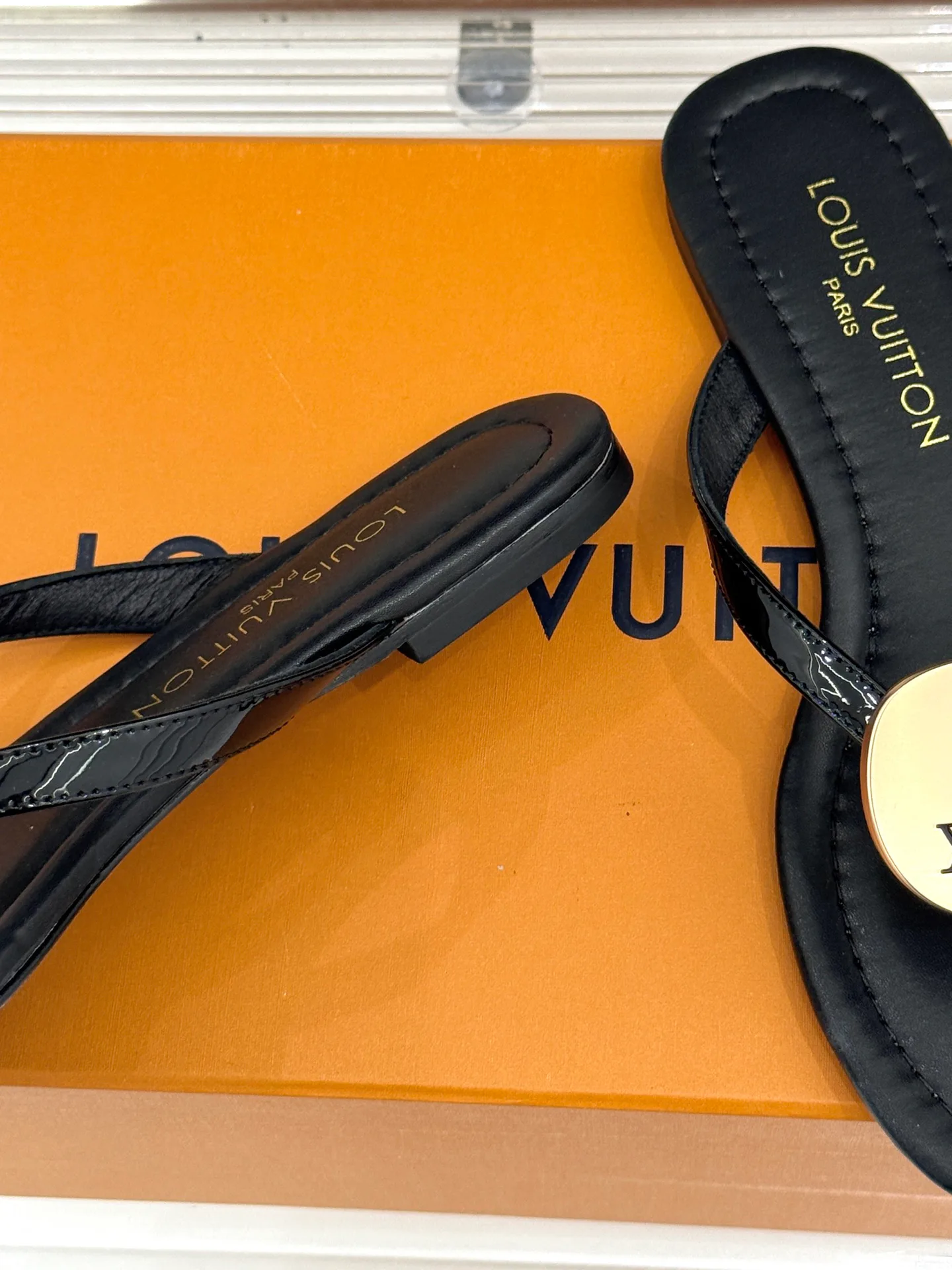 Women's Flip-Flops LOUIS VUITTON 17596991