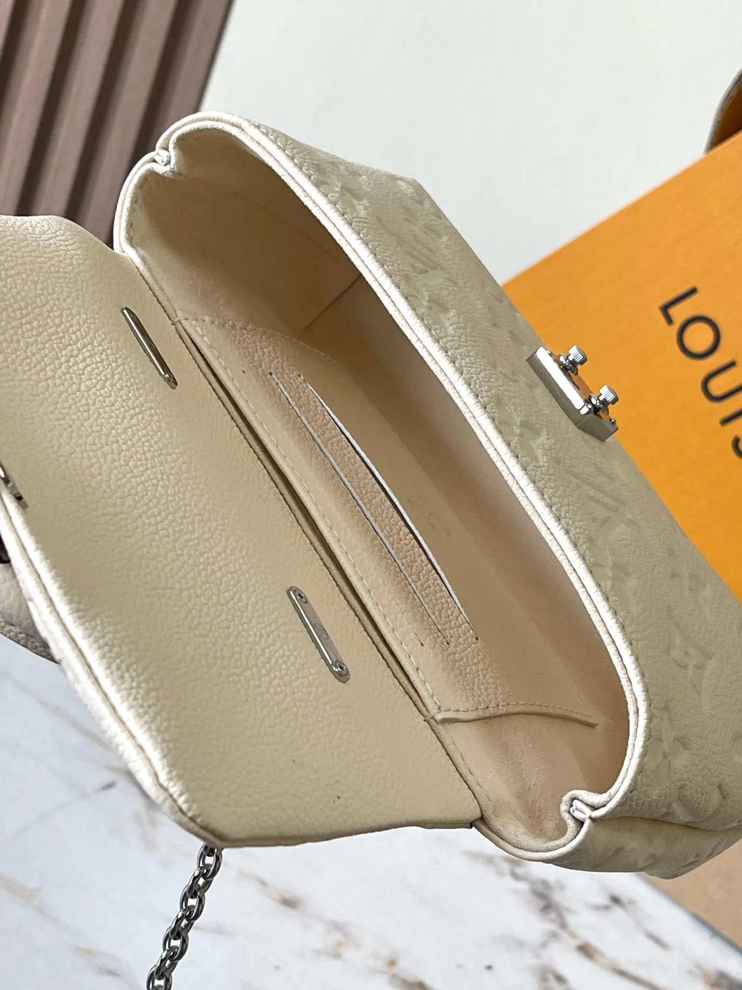 Классические Сумки Женские Louis Vuitton 18627719